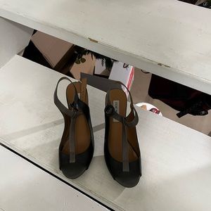 Steve Madden black and grey open toe t strap